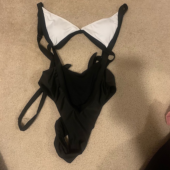 Sexy monokoni - Picture 1 of 3